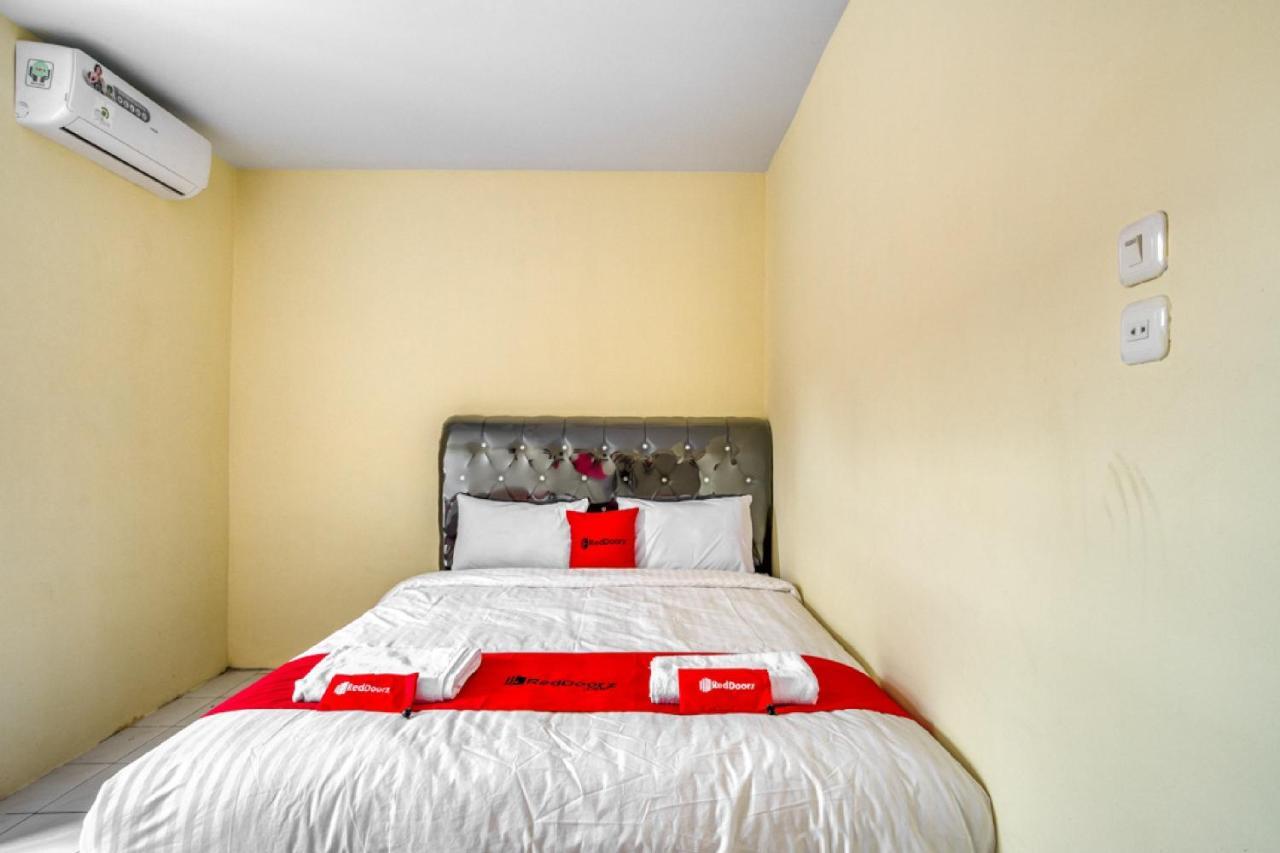 Reddoorz Plus Near Rsud Dr. Pirngadi Medan 2 Экстерьер фото
