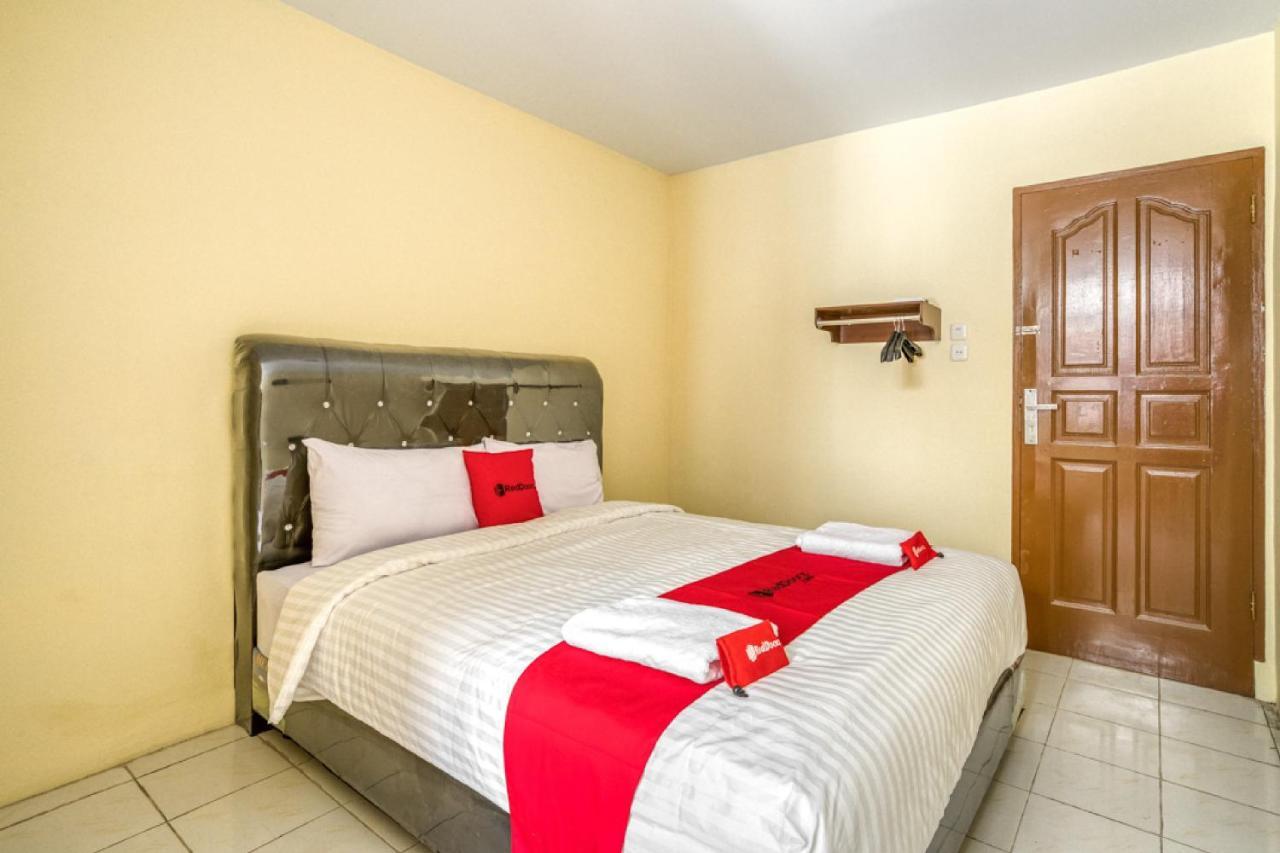 Reddoorz Plus Near Rsud Dr. Pirngadi Medan 2 Экстерьер фото